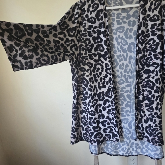 Pink Milly Leopard Print Kimono - Picture 3 of 10